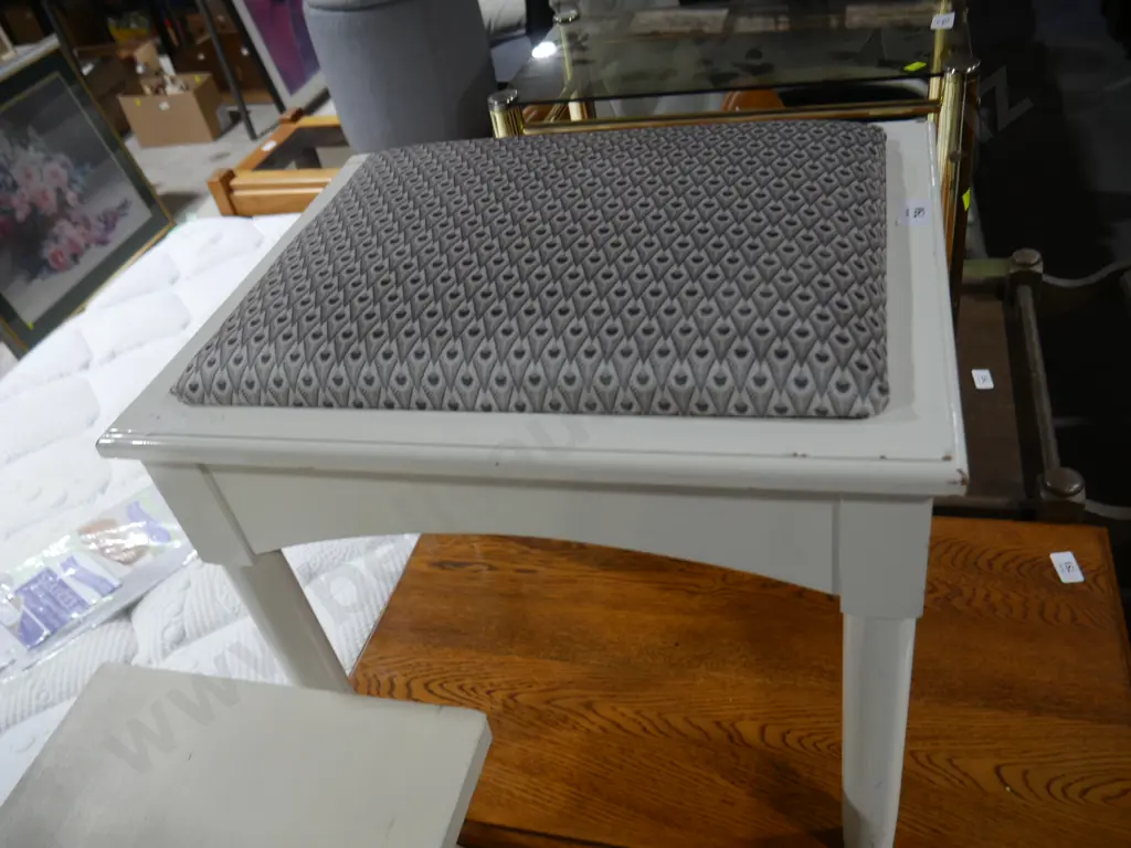 Piano stool Image 1++