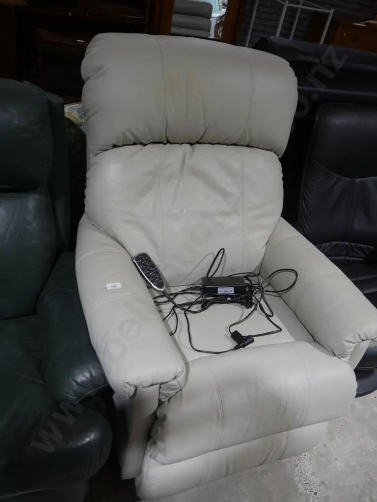 Lazboy electric armchair Image 1++