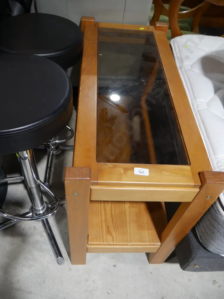 Glass top hall table Image 1++
