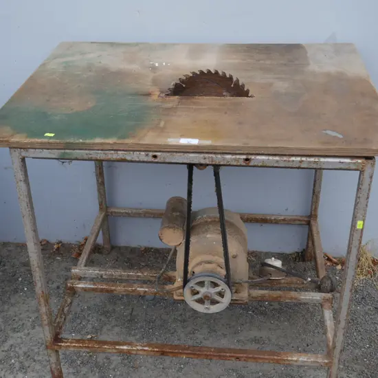 Saw table