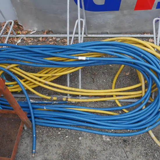 2 air hoses