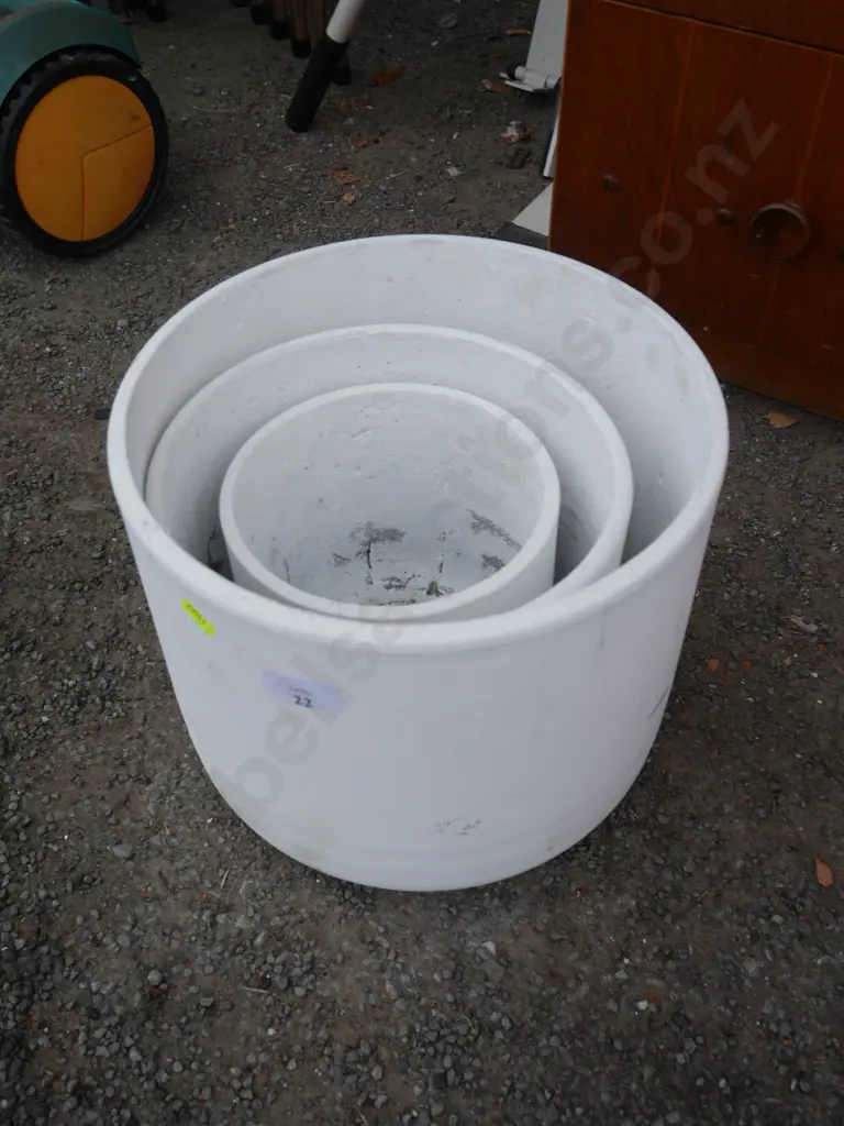 3 white plant pots Image 1++
