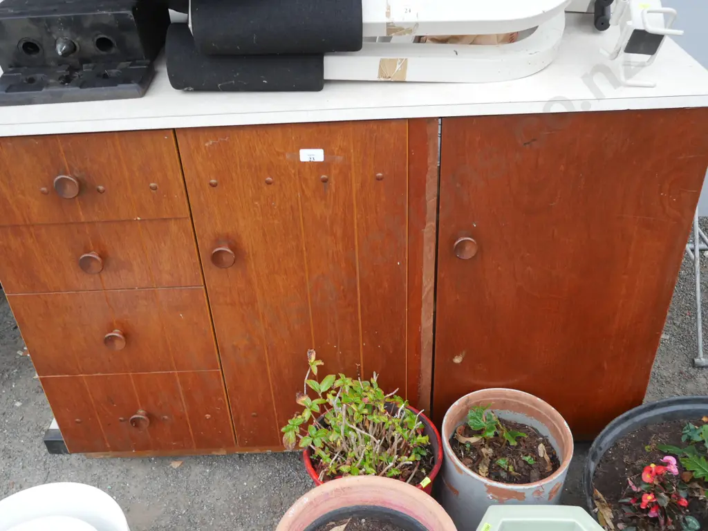 Sideboard Image 1++