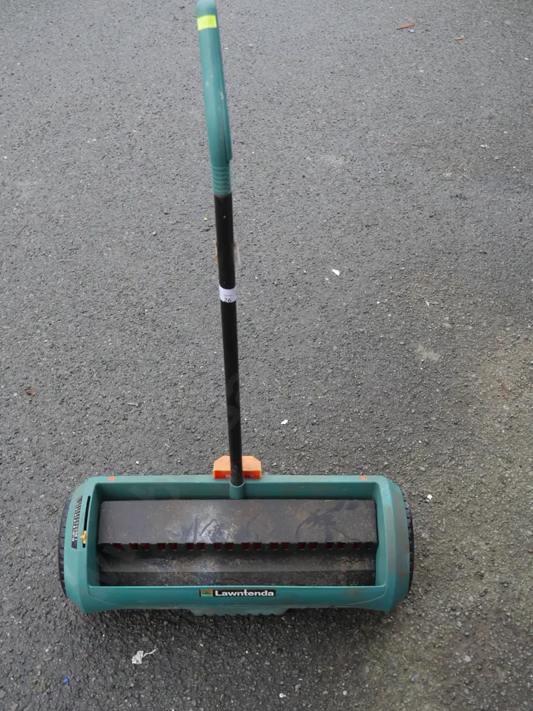 Lawn spreader Image 1++