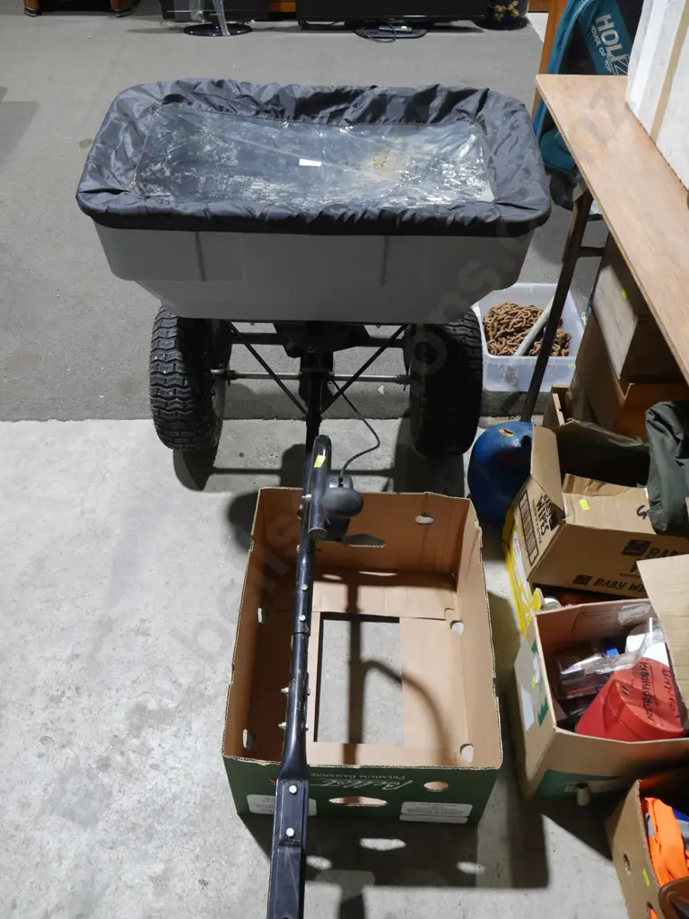 Tow behind fertilizer spreader Image 1++