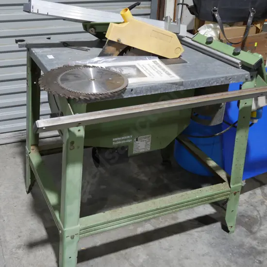 Saw table