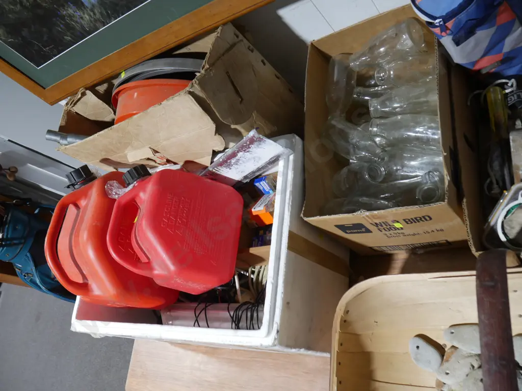 Assorted sundries Image 1++
