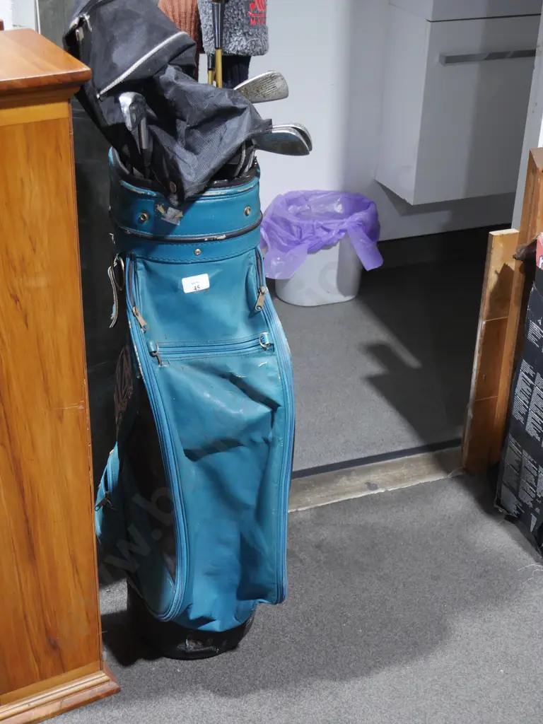 Golf bag and clubs Image 1++