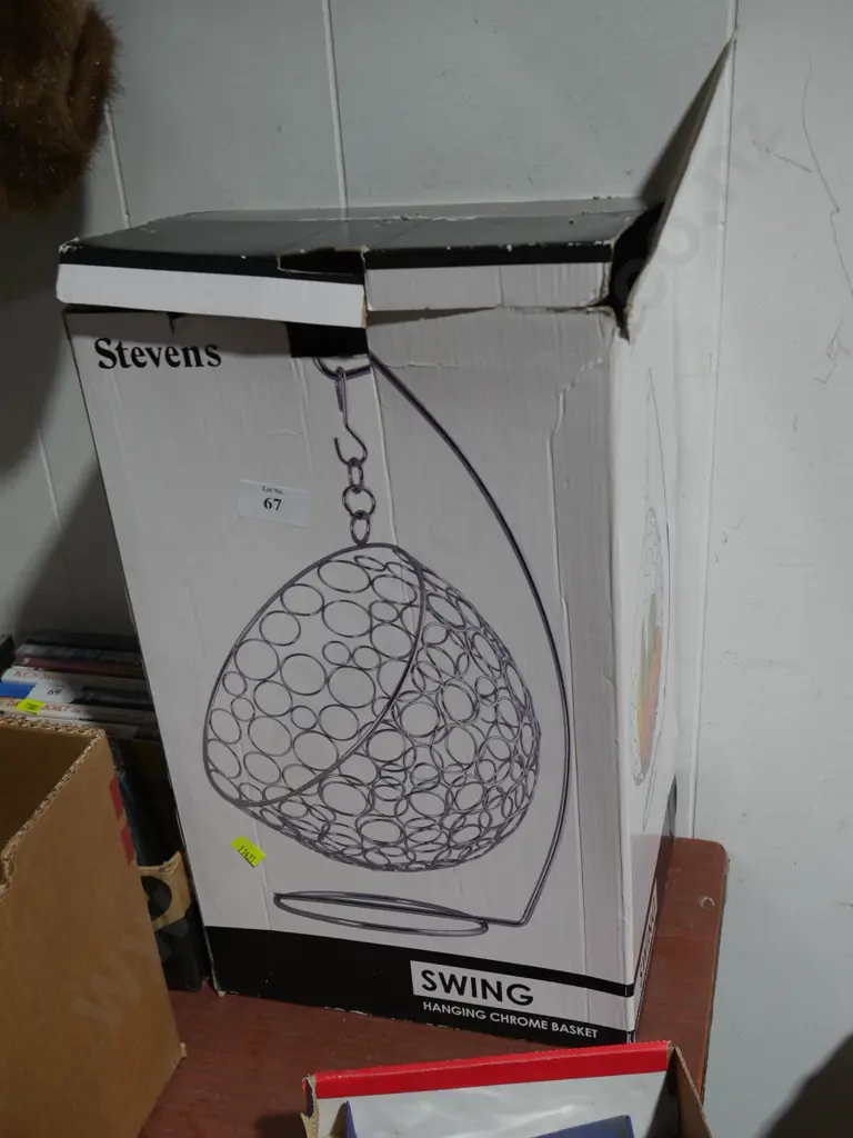Metal swinging fruit basket Image 1++