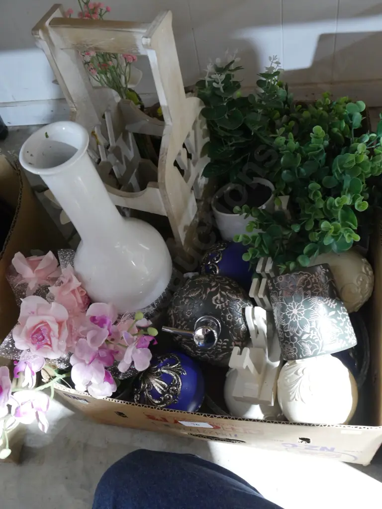 Artificial plants, vase, ornaments Image 1++