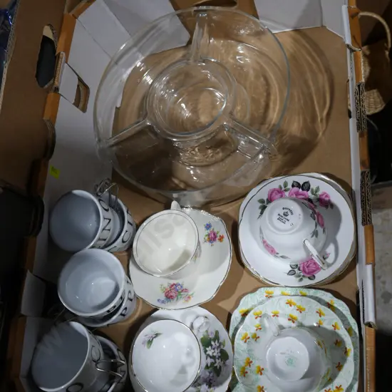 Cups and saucers, cappuccino cups etc