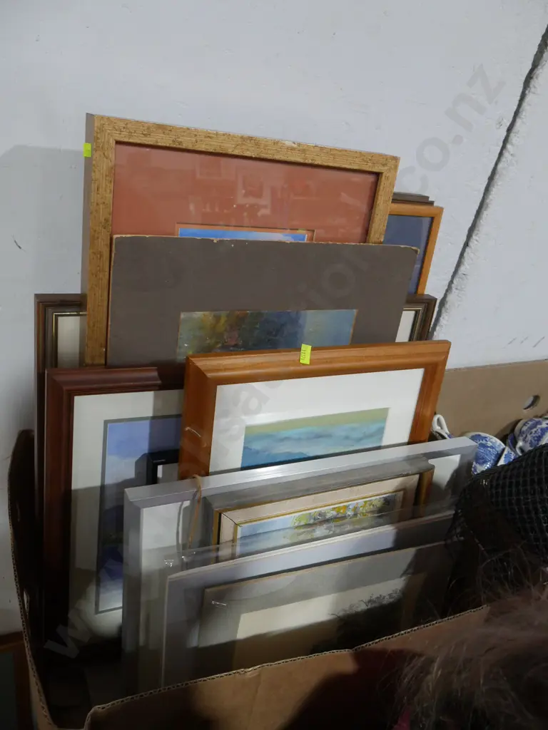 Box of artworks Image 1++