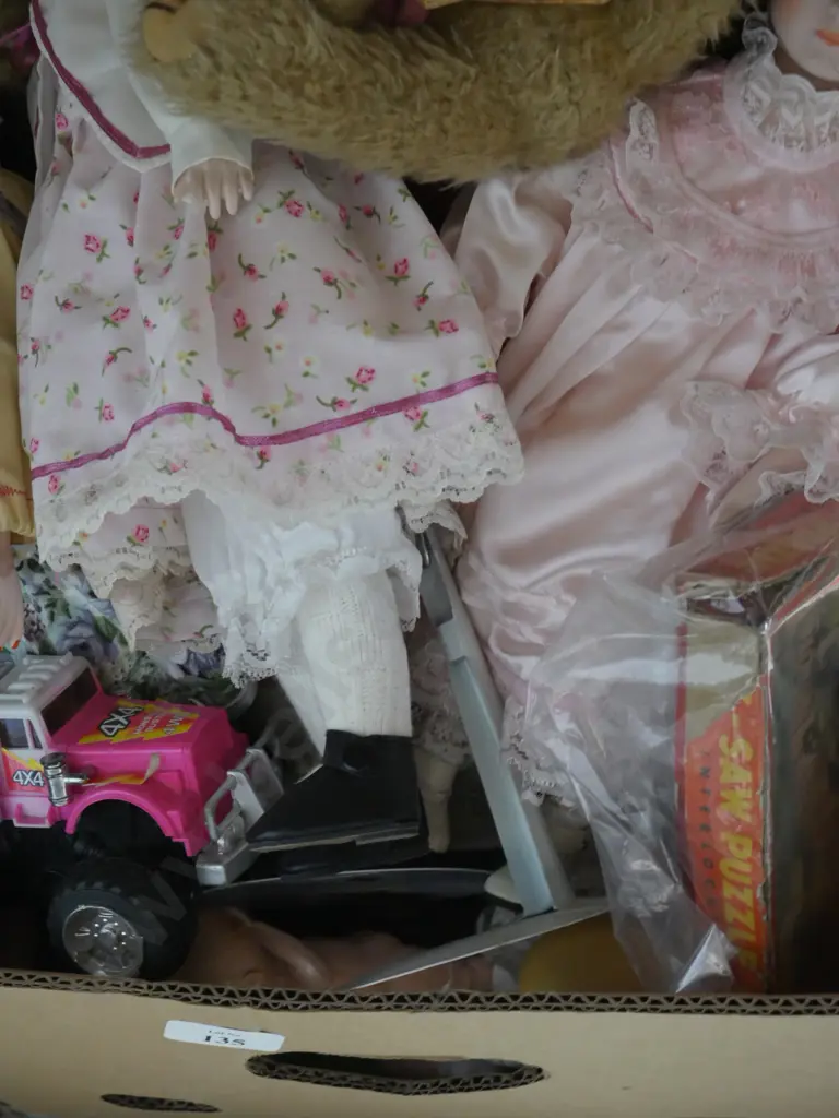 Box of dolls etc Image 1++
