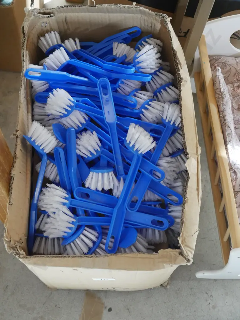 Dish brushes Image 1++