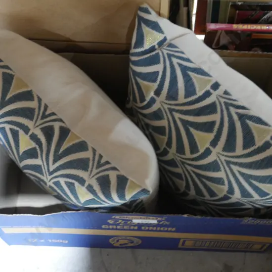 2 cushions