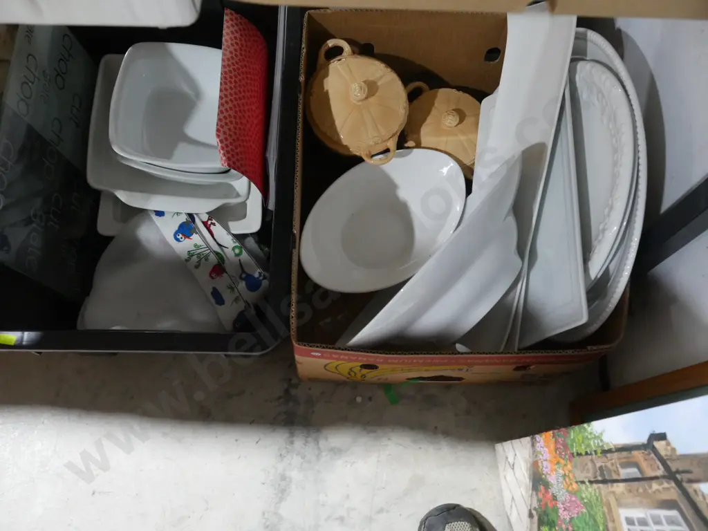 4 boxes of kitchenware etc Image 1++