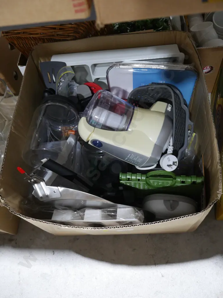 Box of kitchenware Image 1++