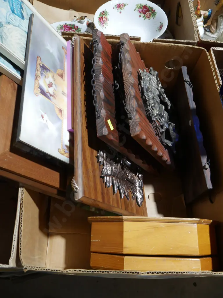 Assorted art, music box Image 1++