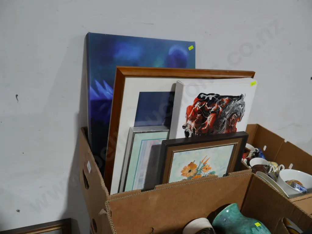 Box of artworks Image 1++