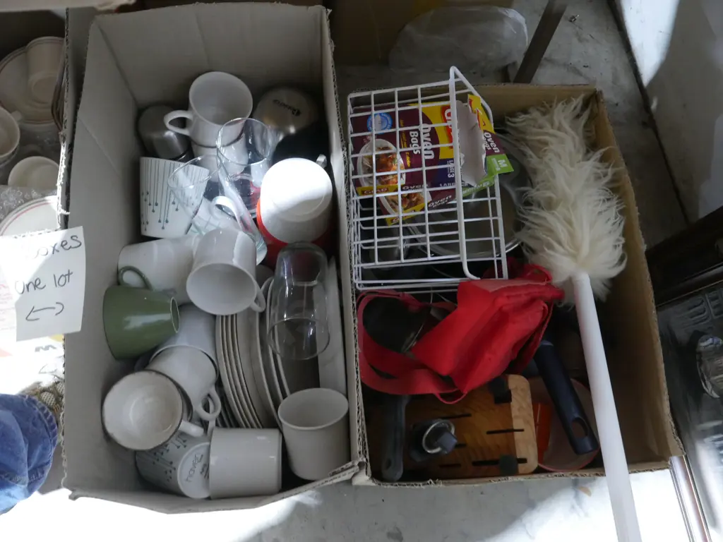 4 boxes kitchenware etc Image 1++