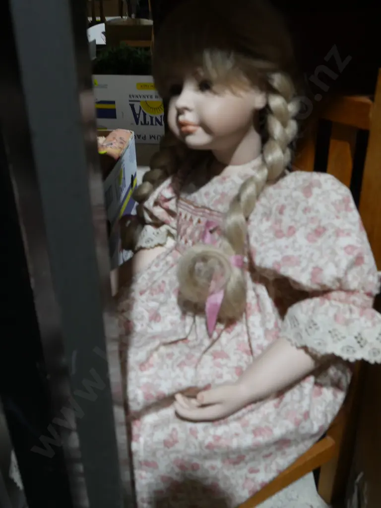 Assorted porcelain dolls Image 1++
