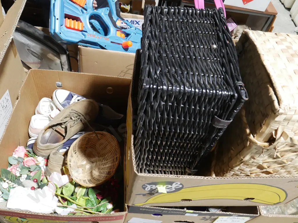 4 boxes of glassware, picnic baskets etc Image 1++