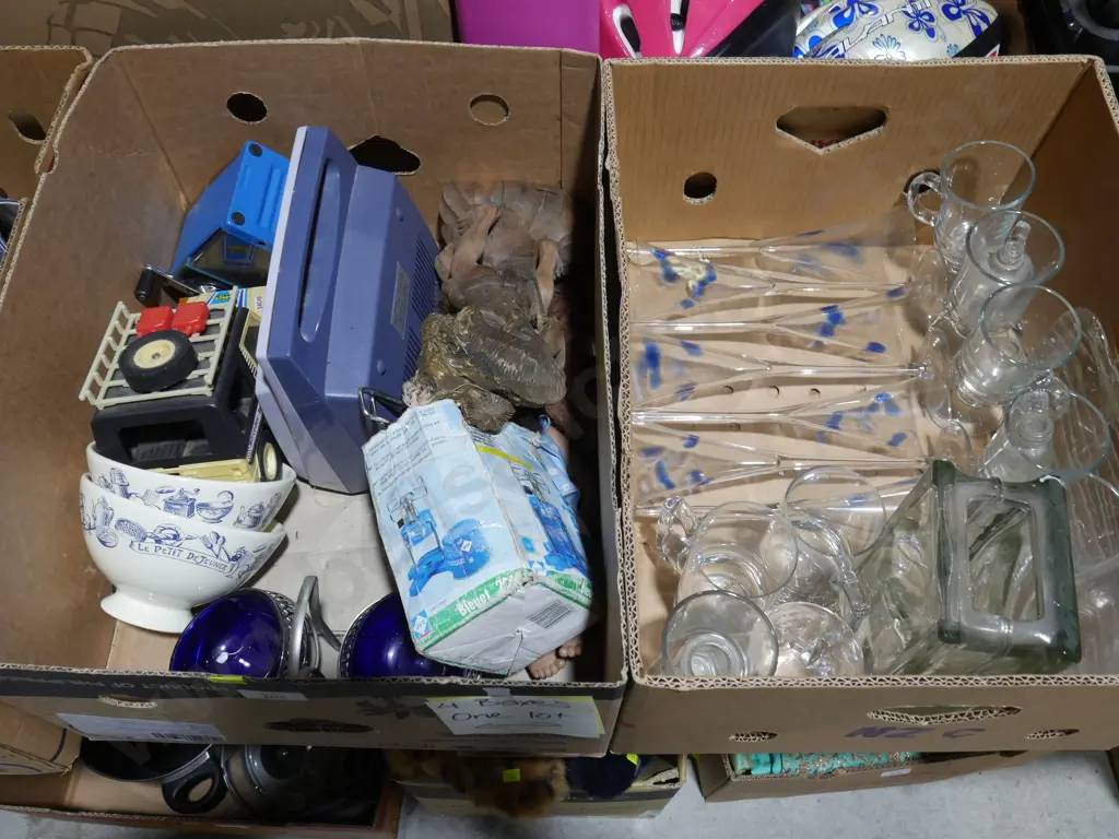 4 boxes of glassware, picnic baskets etc Image 1++