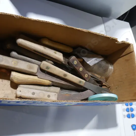 Assorted knives
