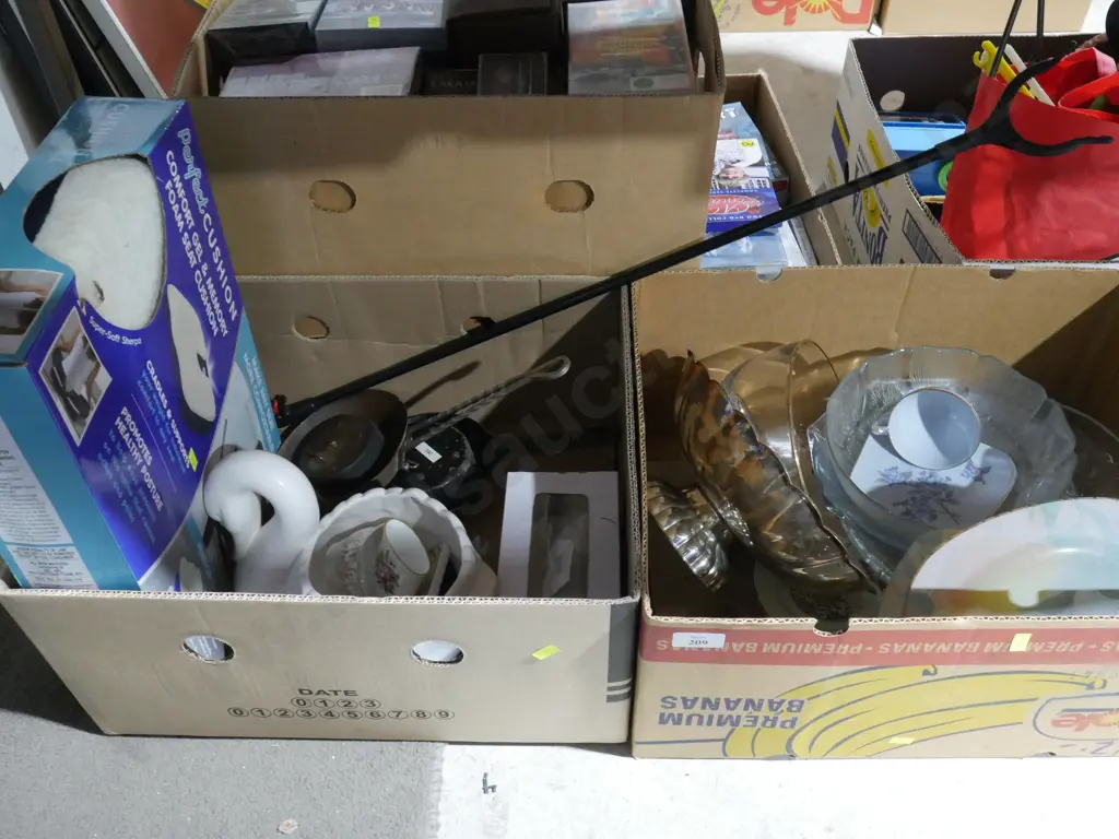 Two boxes of glassware ornaments etc Image 1++