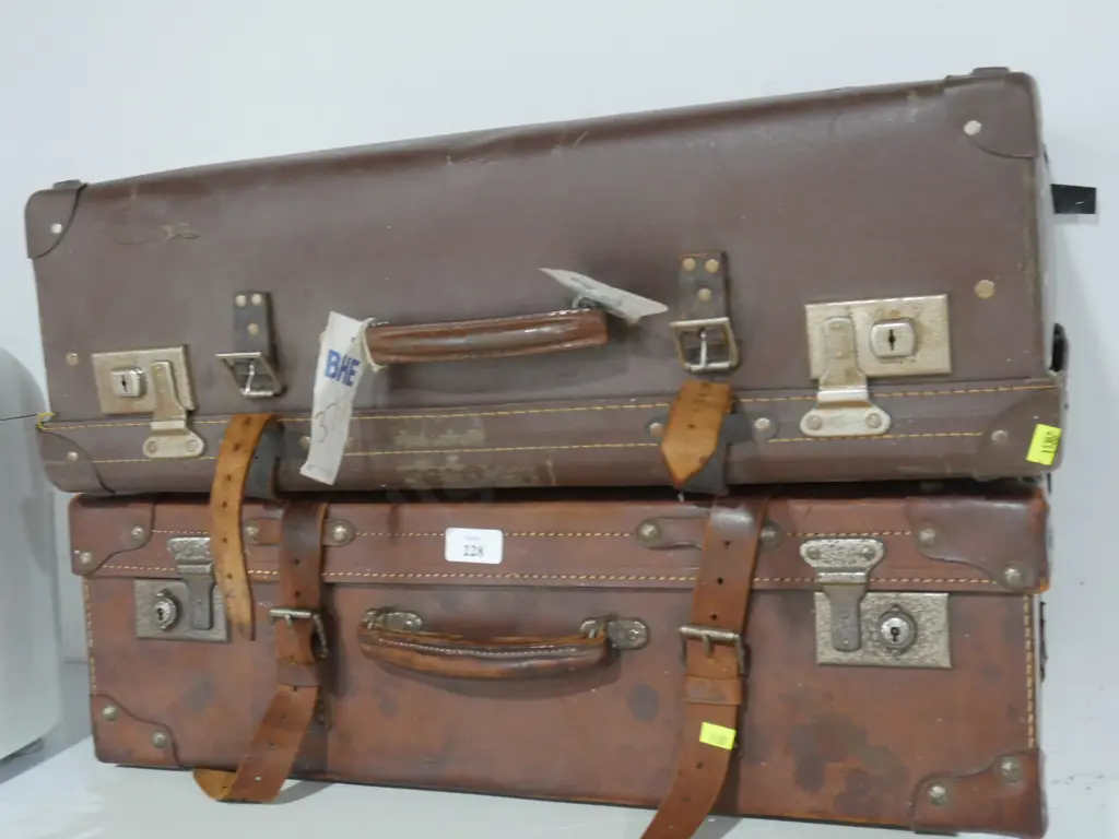 Two leather suitcases Image 1++