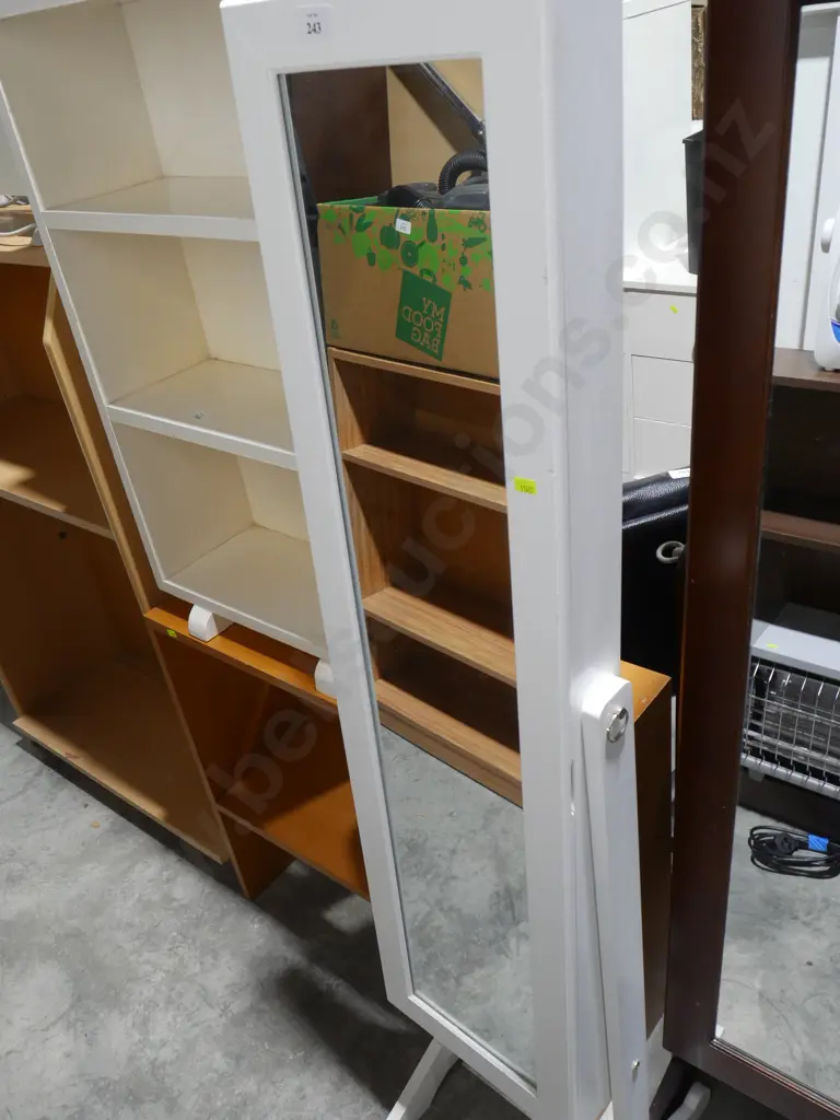 Chival mirror jewellery box Image 1++