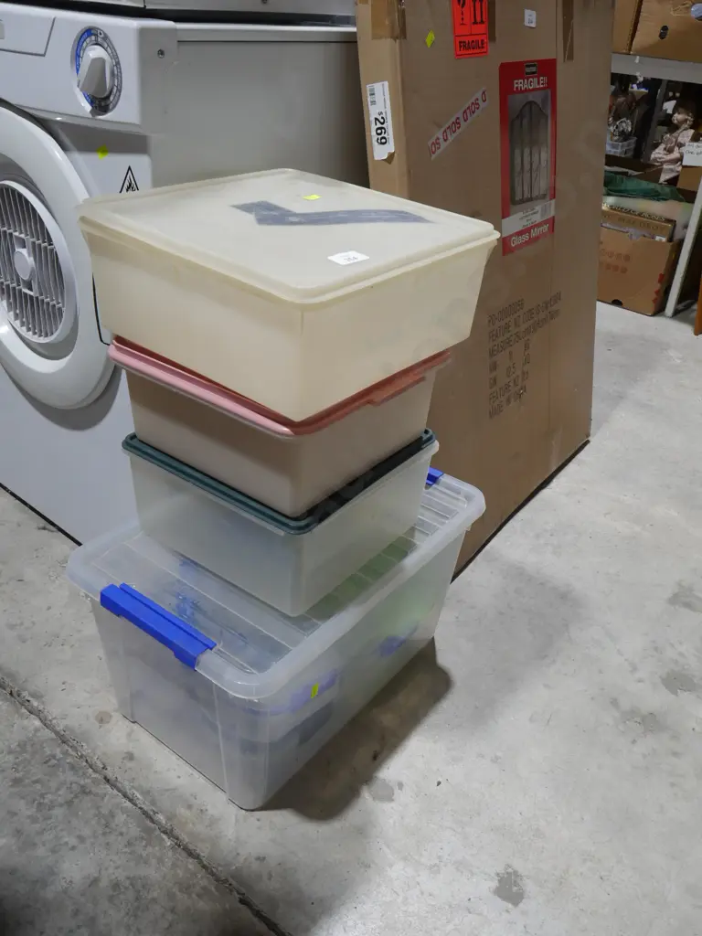 Plastic containers Image 1++