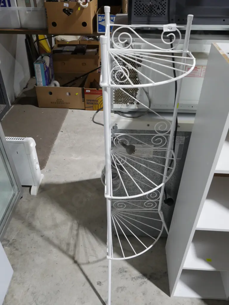 Metal corner stand Image 1++