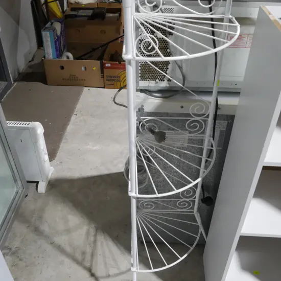 Metal corner stand