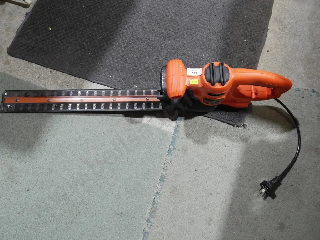 Black & Decker hedge trimmer Image 1++