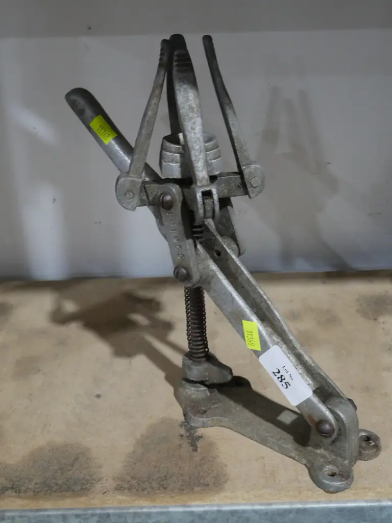 Vintage tool Image 1++