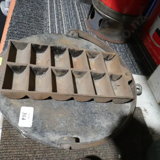 Griddle plate and gem iron
