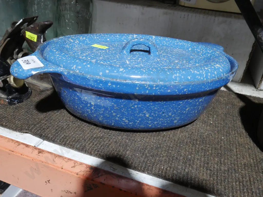 Cast iron casserole Image 1++