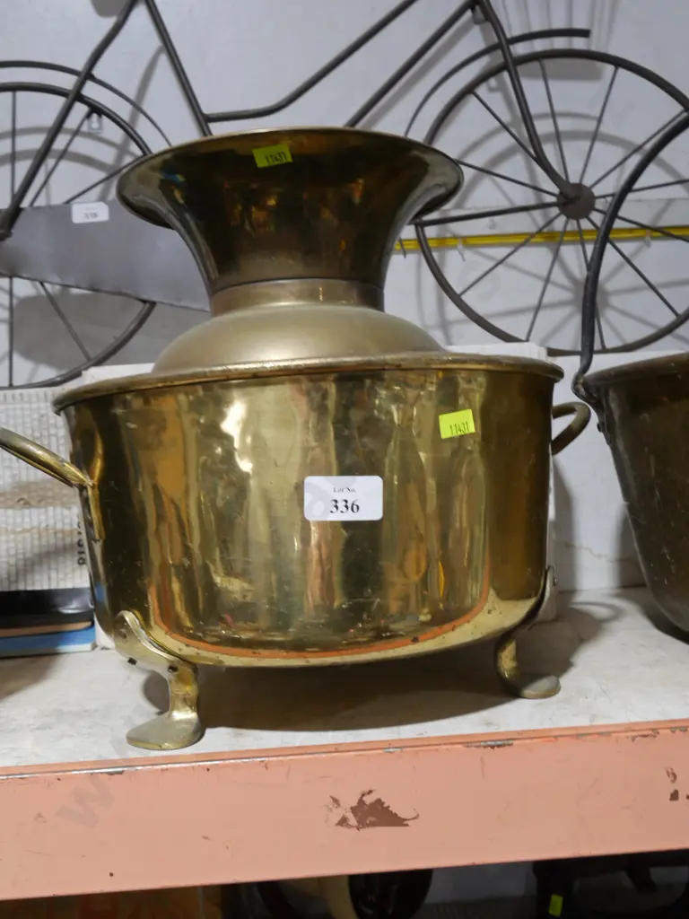 Brass jam pan and vase Image 1++
