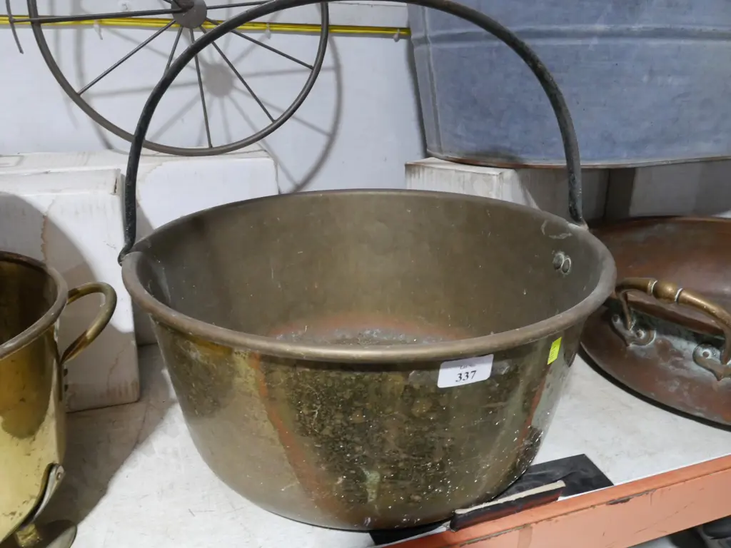 Brass jam pan Image 1++