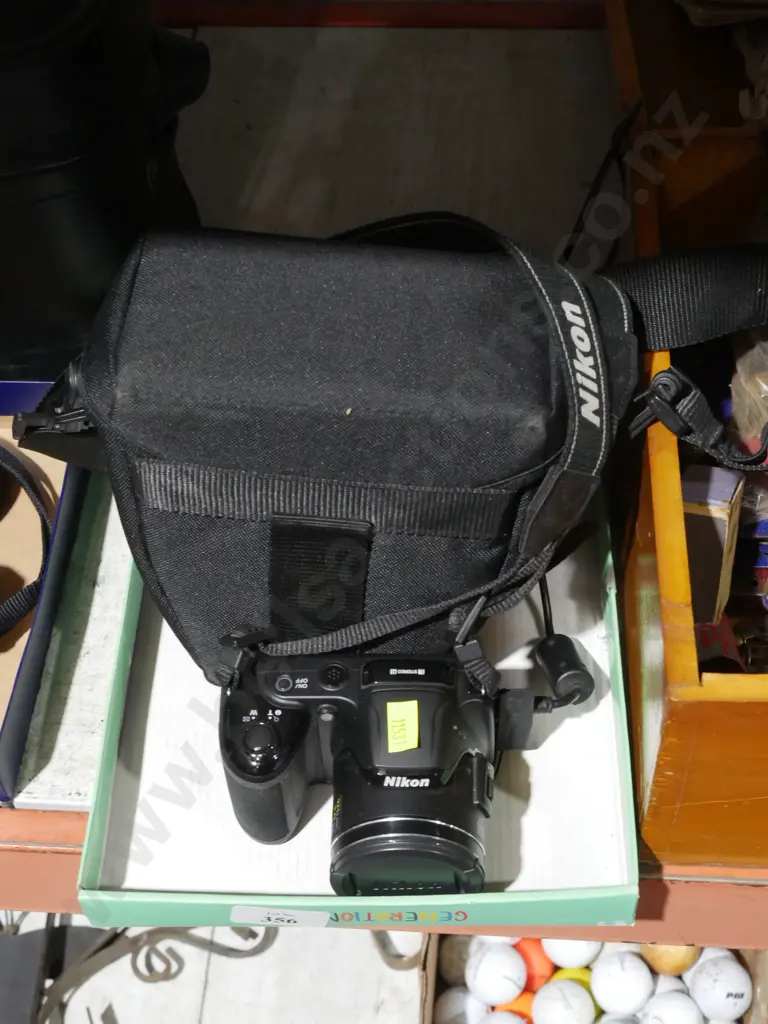Nikon camera and bag Image 1++