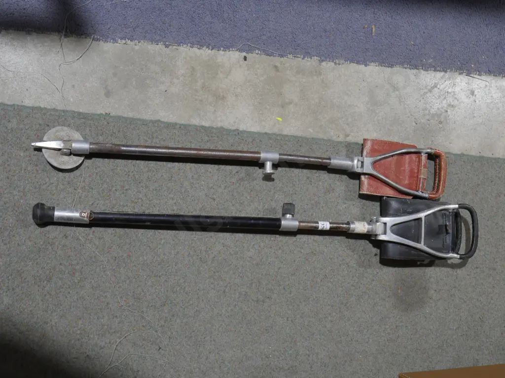 Two shooting sticks Image 1++