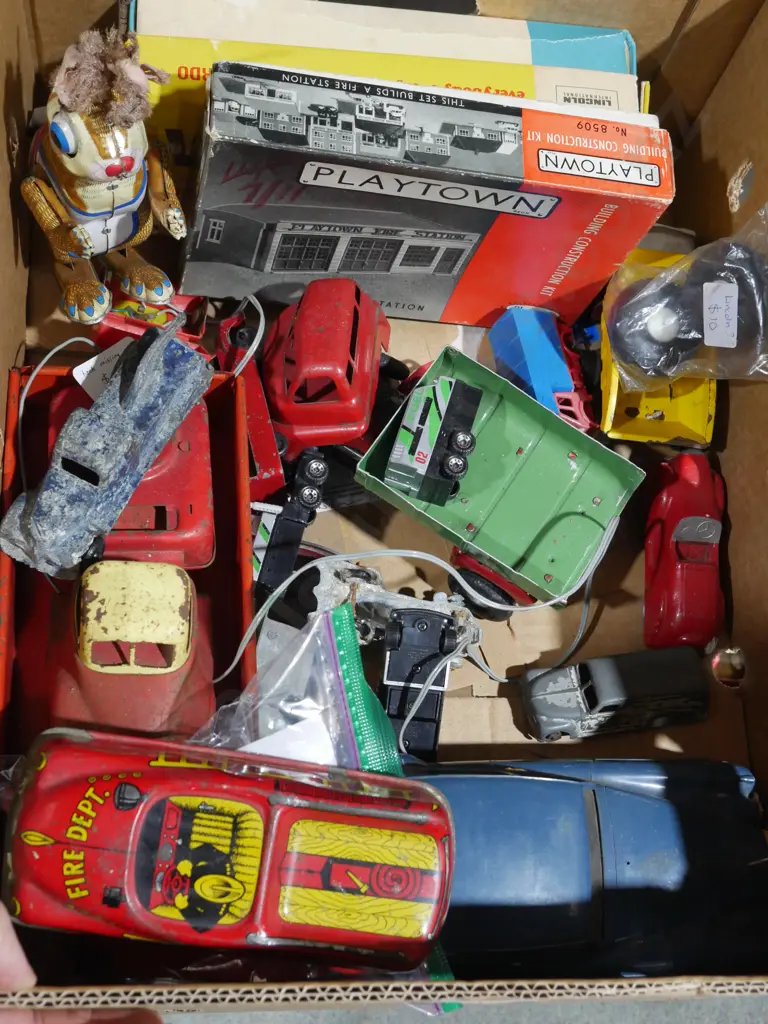 Assorted vintage toys Image 1++