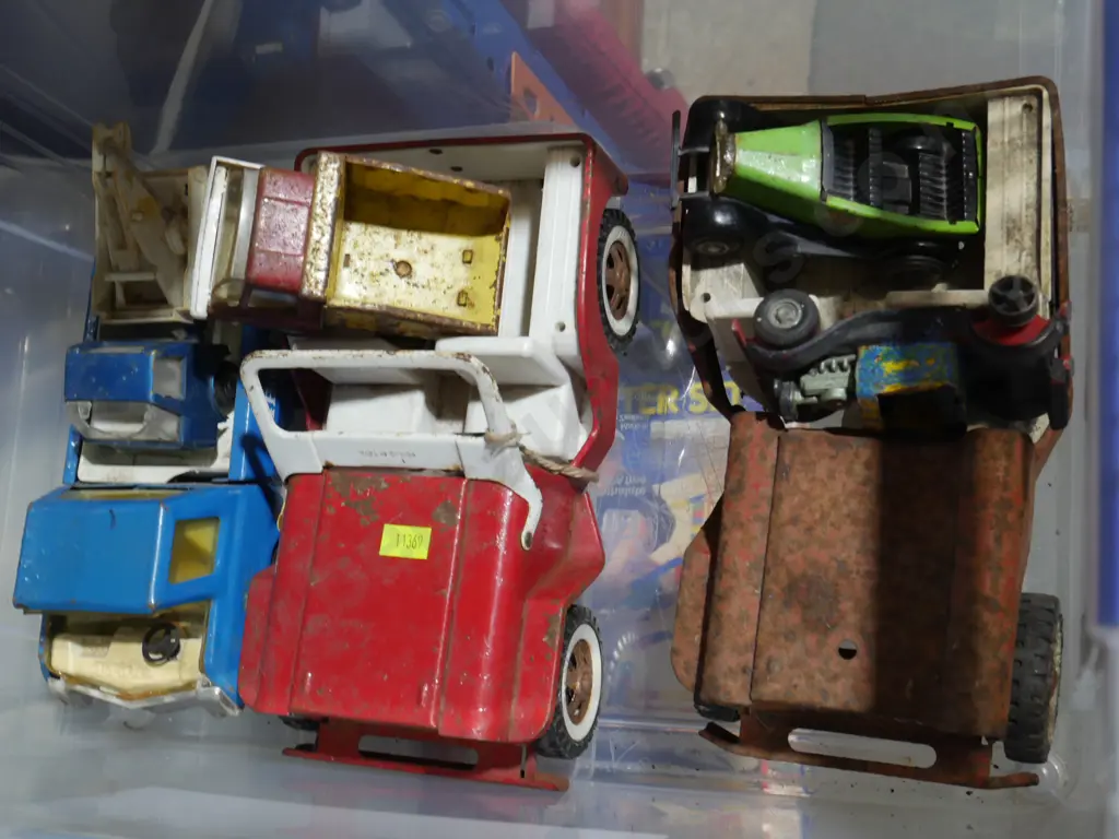 Assorted vintage toy trucks etc Image 1++