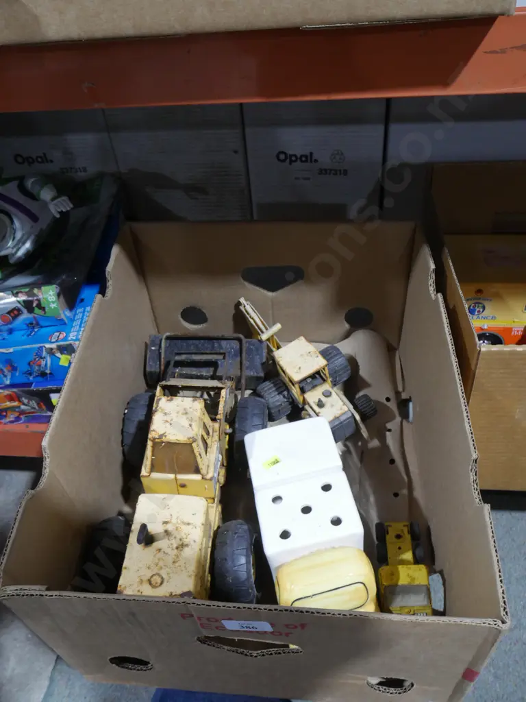 Assorted tin toys Image 1++
