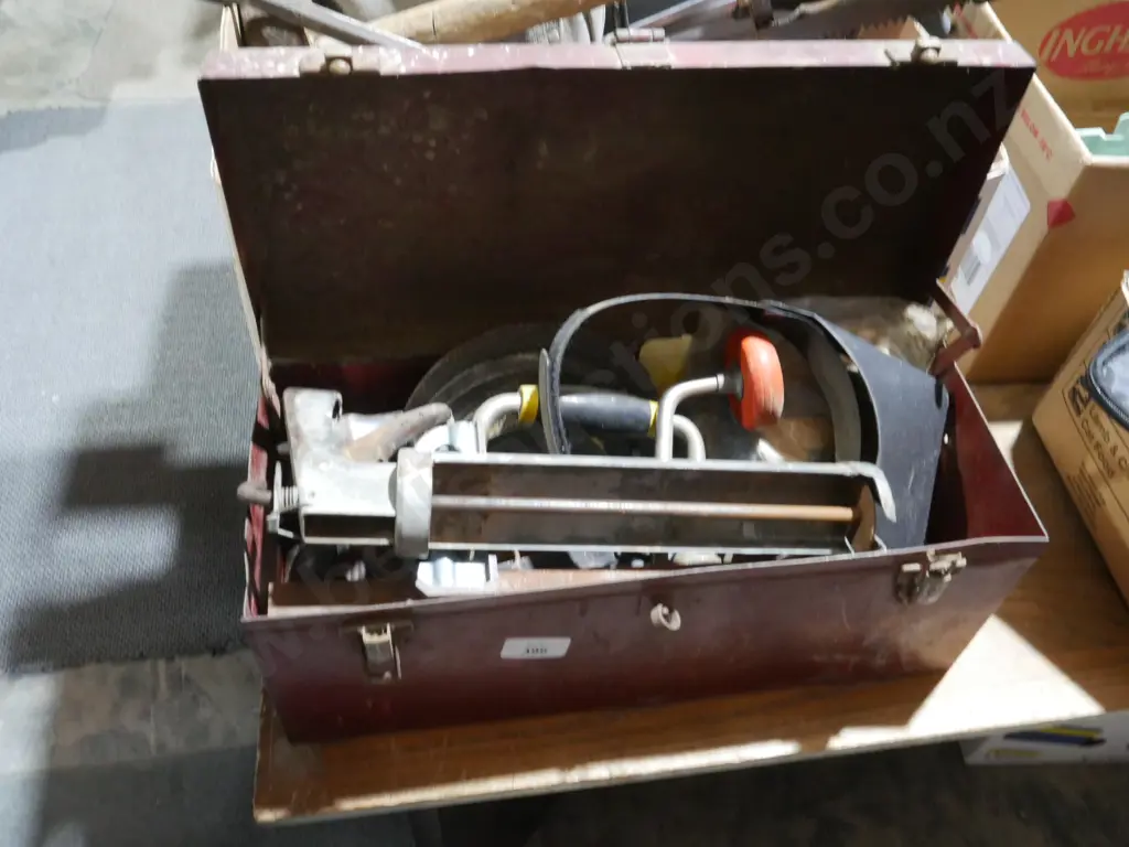 Toolbox and contents Image 1++