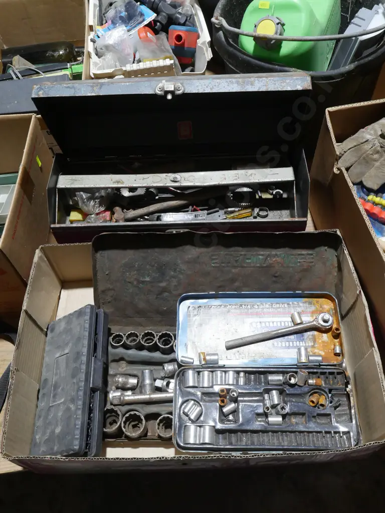Socket sets and toolbox Image 1++