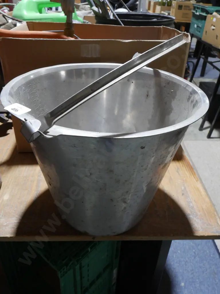 Stainless steel bucket Image 1++