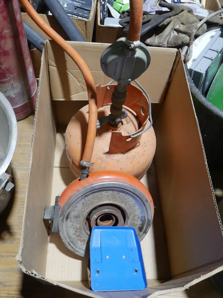 Gas bottle and cooking ring Image 1++