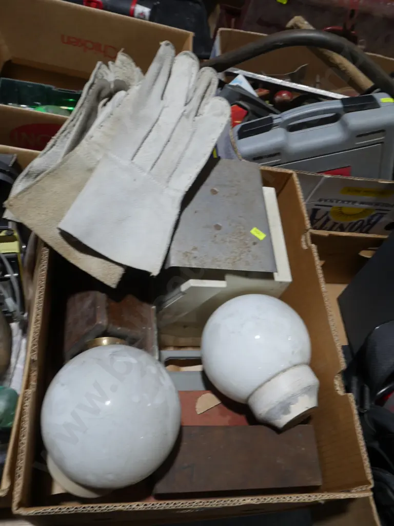 Gloves, scales etc Image 1++